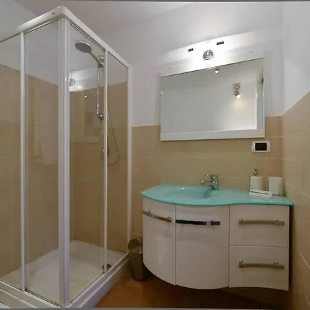 Ibernesi - Charming At The Forums Apartment