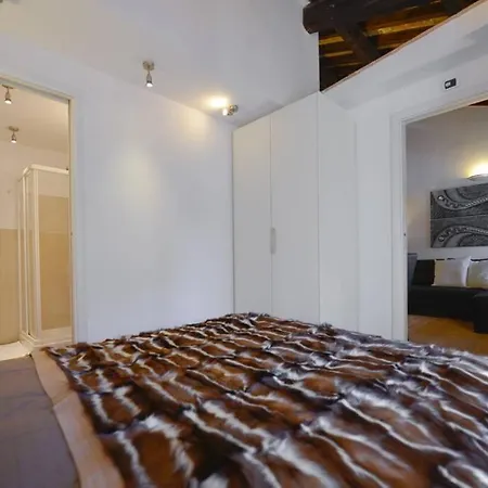 Ibernesi - Charming At The Forums Apartment