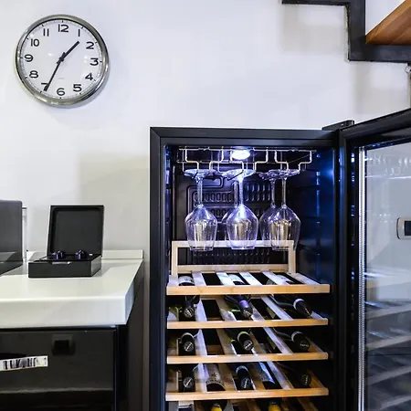 Ibernesi - Charming At The Forums Apartment