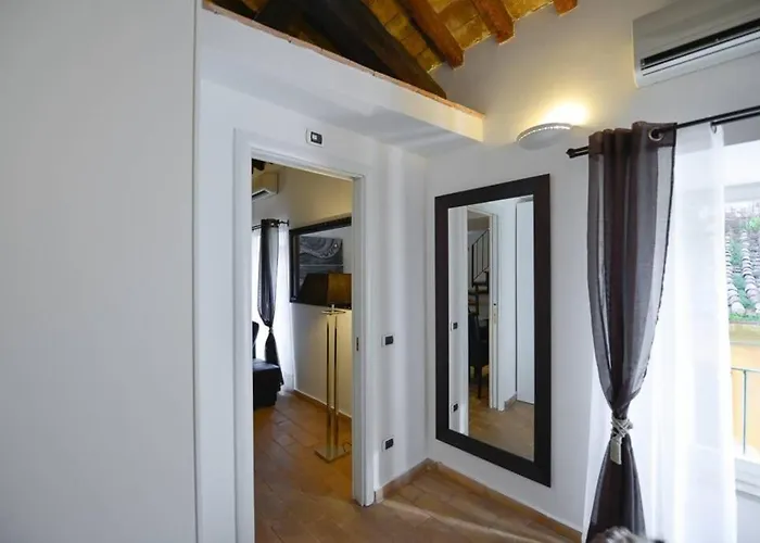 Ibernesi - Charming At The Forums * Rom