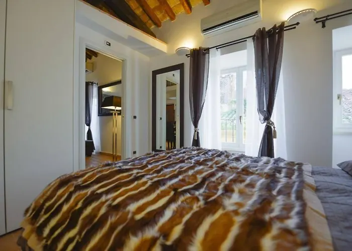 Ibernesi - Charming At The Forums * Rom