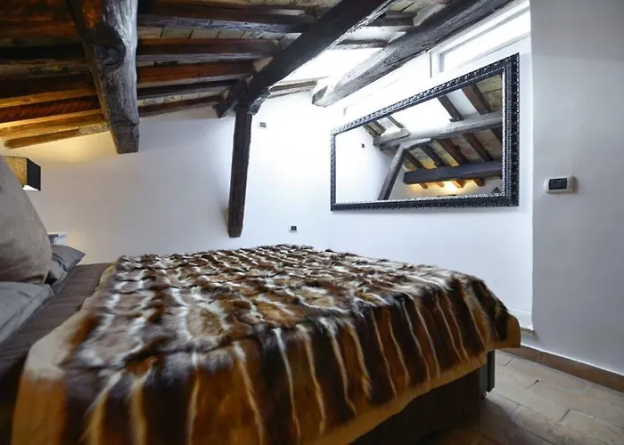 Ibernesi - Charming At The Forums