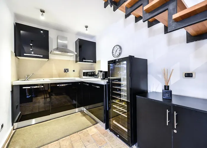 Ibernesi - Charming At The Forums *